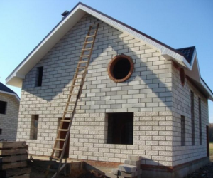 Видео Как построить дом из силикатных блоков Поревит